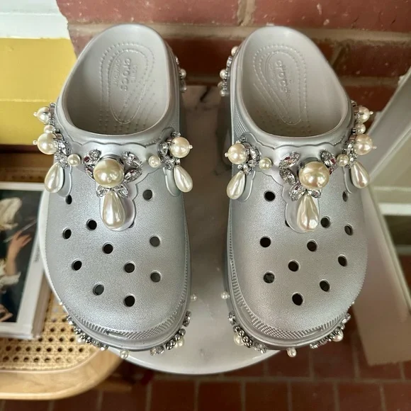 SIMONE ROCHA X CROCS
x Crocs Siren Spiked Clogs - metallic silver - Picture 4 of 7